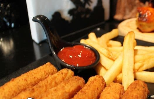 Dedos de Queso con Papas a la Francesa