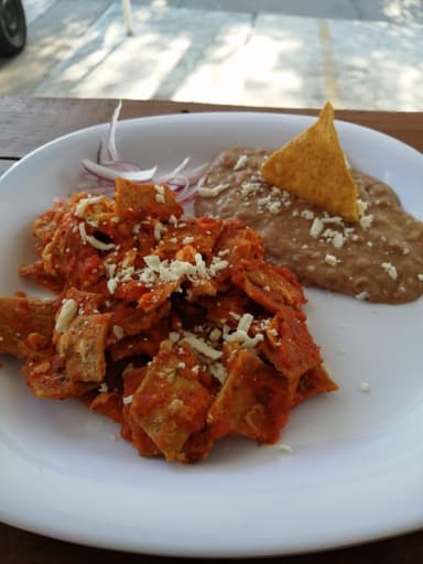 Combo Chilaquiles + Café + Postre