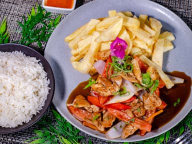 Pollo Saltado