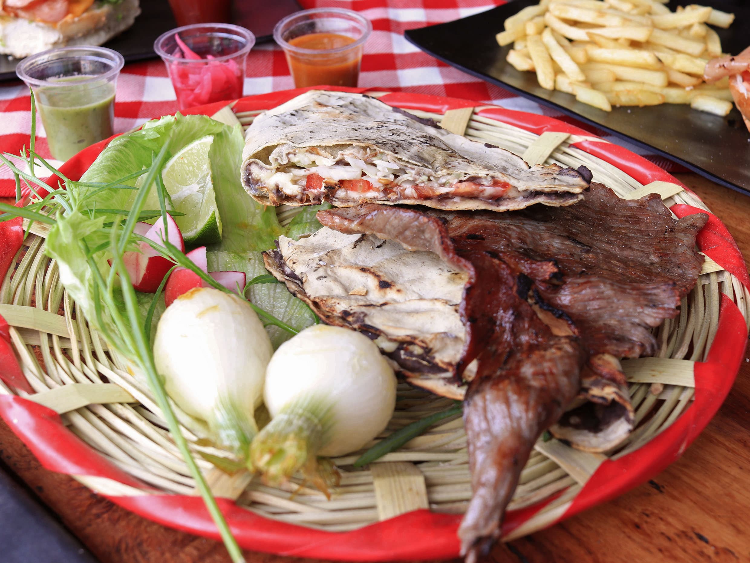 Tlayuda con Carne