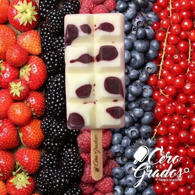 Paleta de Yogurt con Frutas Rojas