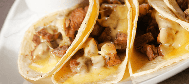 Taco de Harina con Arrachera y Queso