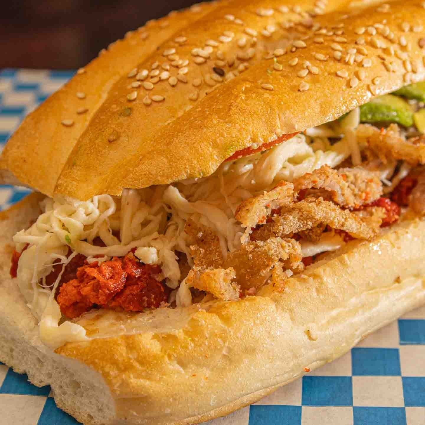 COMBO FAM 6 Tortas, Hamburguesa o Burritos + Papas