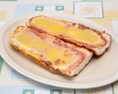 Molletes con Jamón