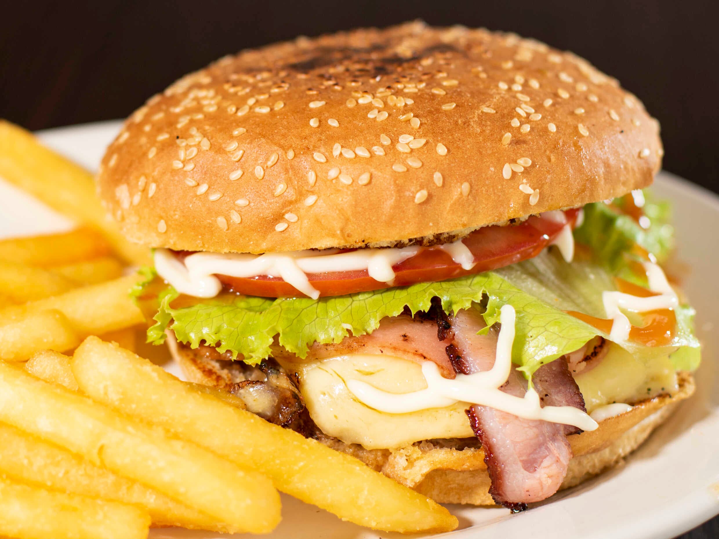 Hamburguesa con Torta Especial de la Casa