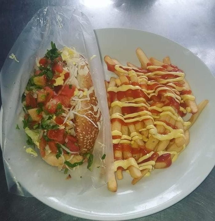 Perro Caliente + Papas + Bebida