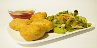 Chop suey y pollo agridulce