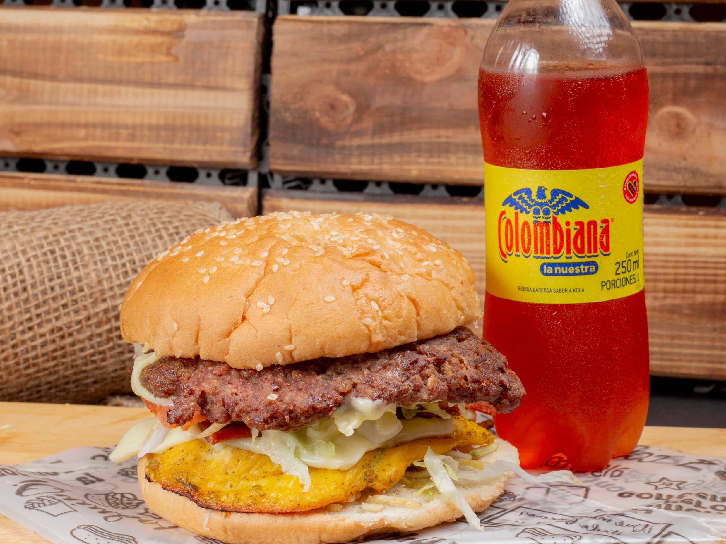 Hamburguesa Mixta + Gaseosa 250 ml