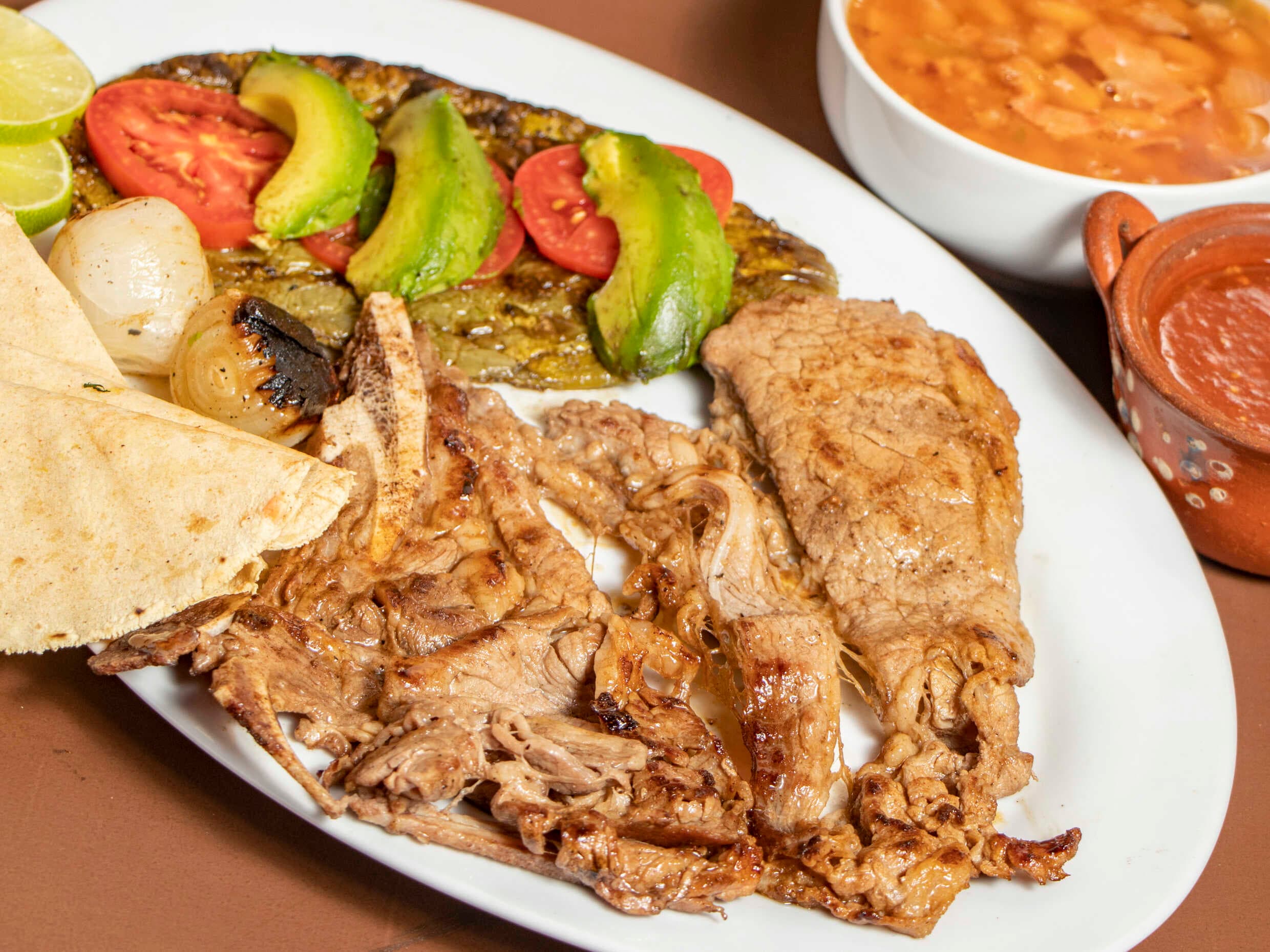 Combo-Costilla de Res con Nopal