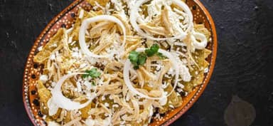 Desayuno del Día con Chilaquiles Verdes con Huevo