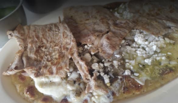 Huarache de Guisado -