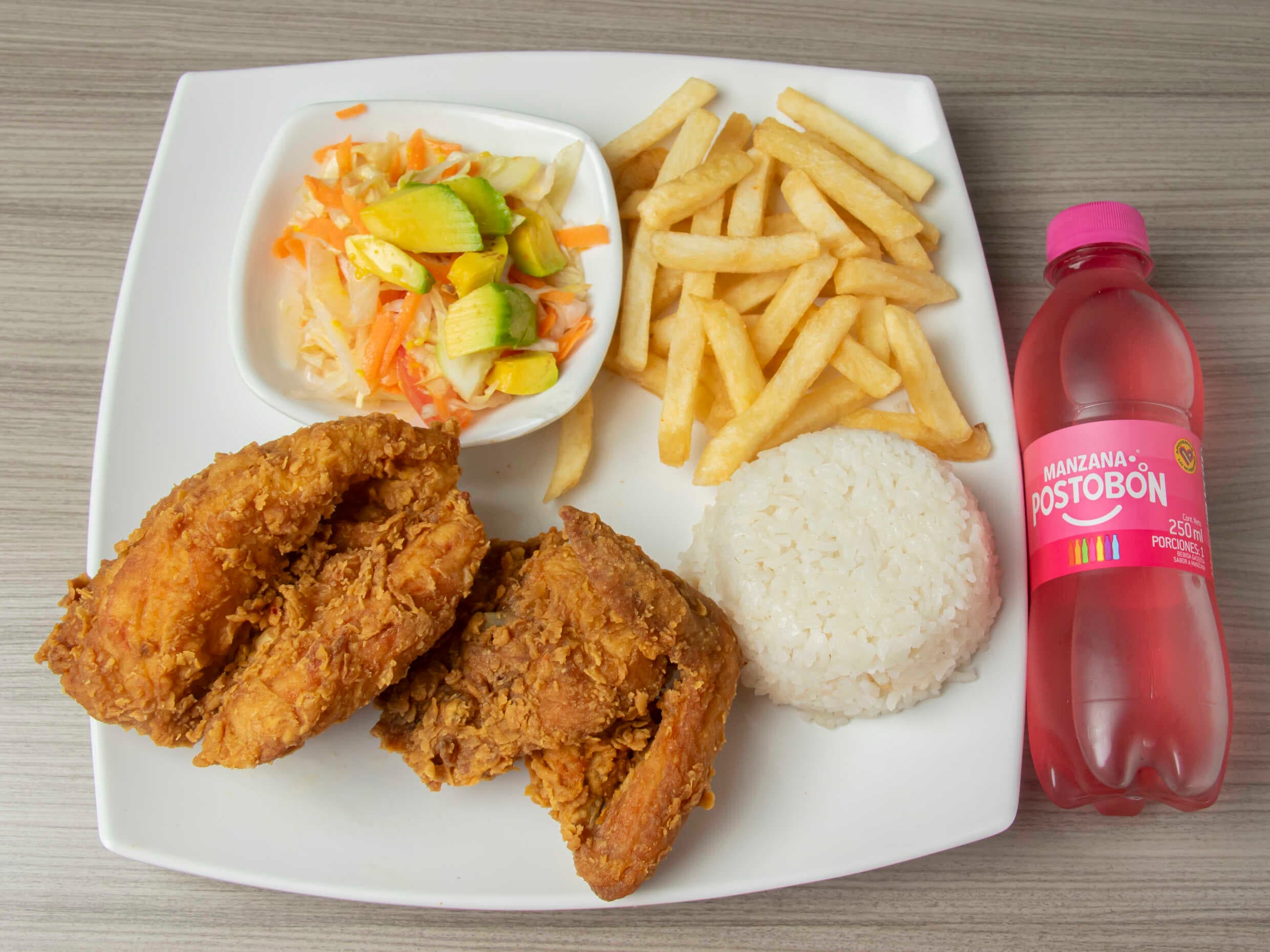Bandeja con Pollo Broaster