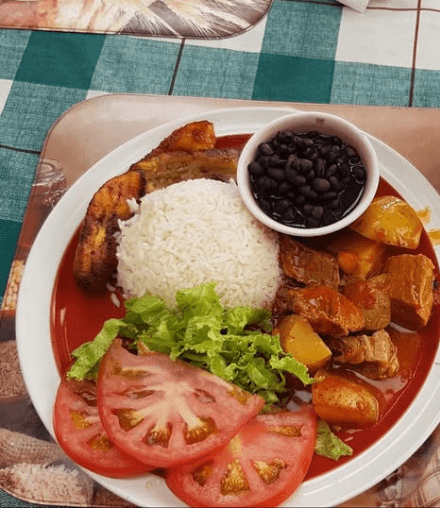 Casados Con pollo Ecónomico