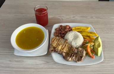Almuerzo Caserito con Cerdo
