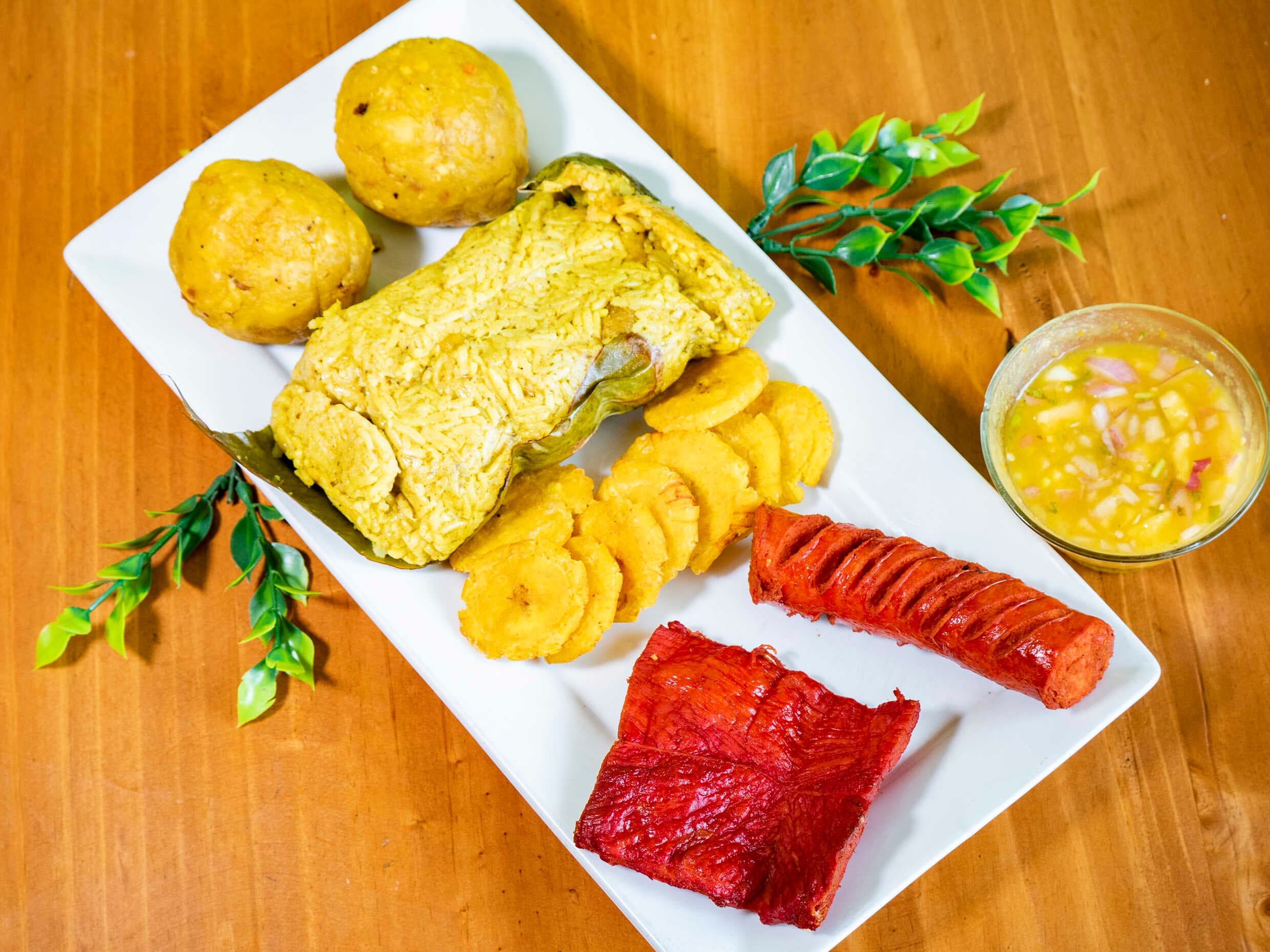 com:juane+patacones+cecina+chorizo+2tacacho+1lcoco