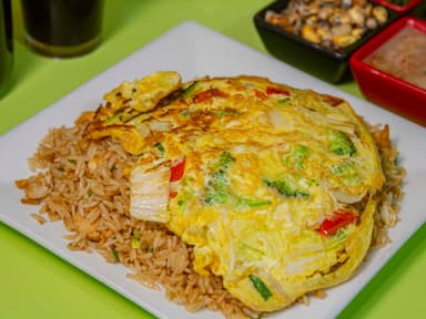 Arroz chaufa con tortilla