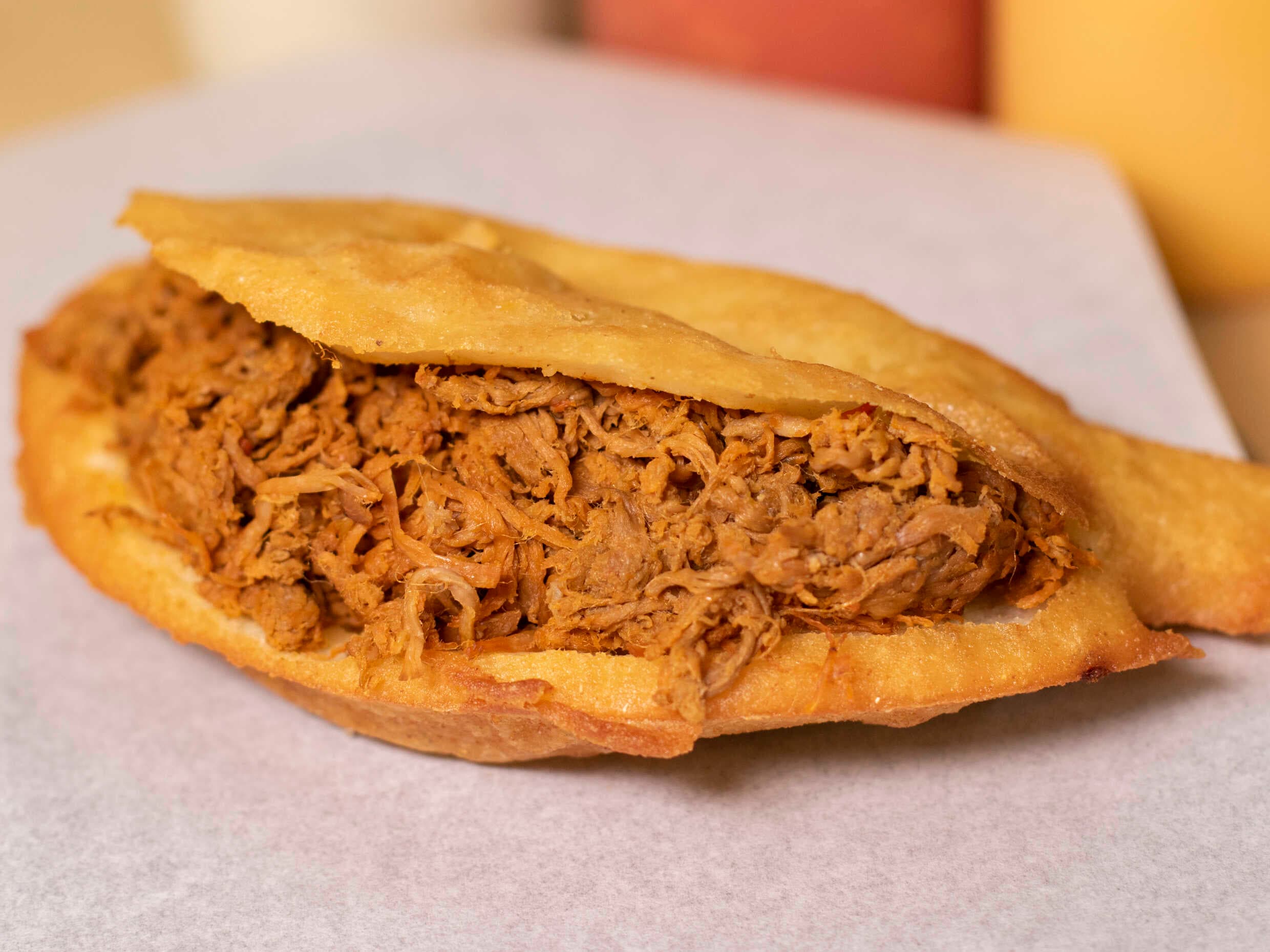 Empanada de Carne Mechada Solterita