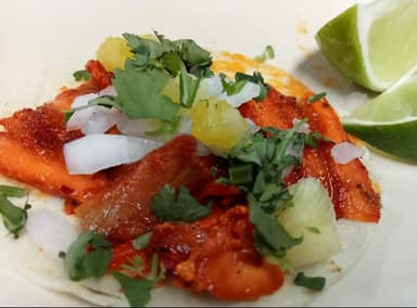 Taco de Maiz de Pastor con Queso asadero