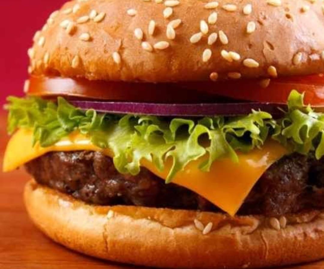 Hamburguesa sirloin con papas a la francesa