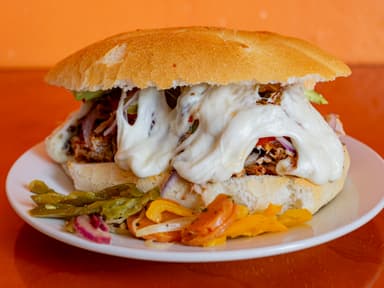 Torta de Pierna Deshebrada con Queso