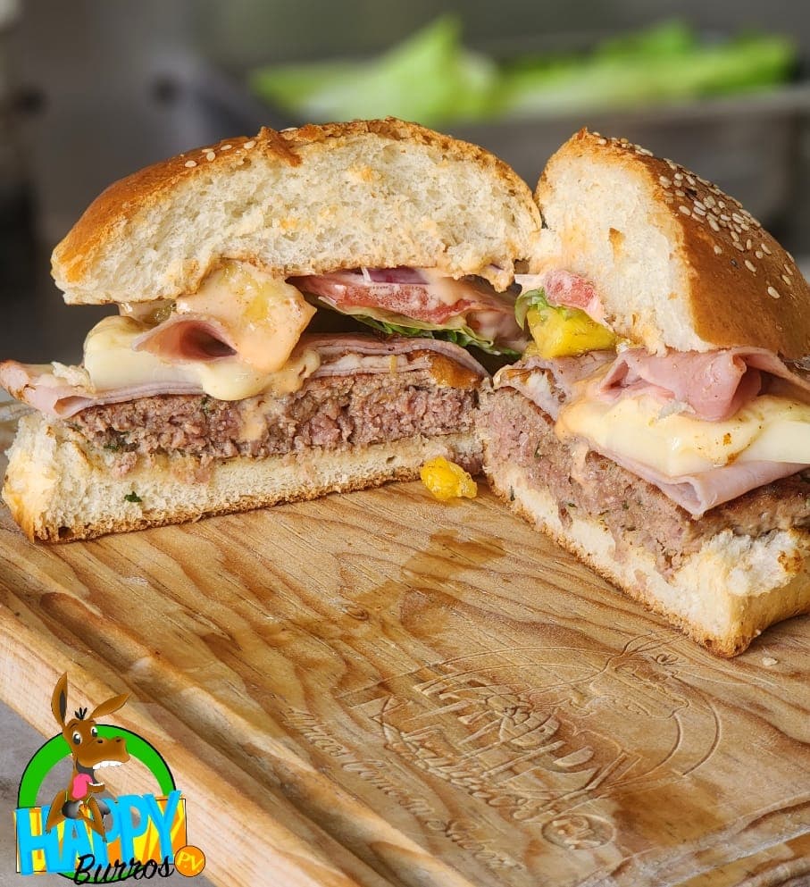 Hamburguesa Hawaiana con Papas y Té de Jasmín