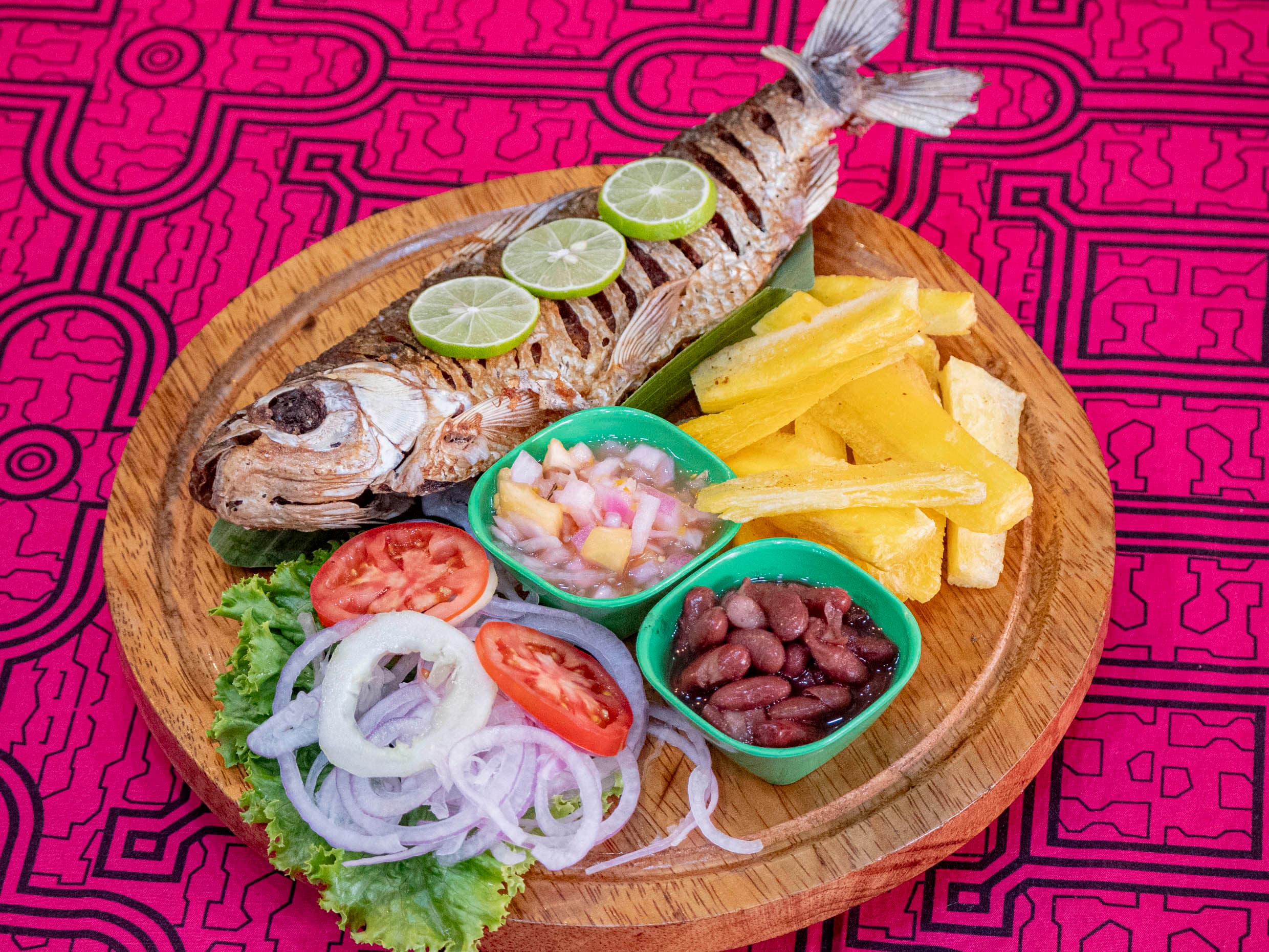 Bocachico Frito con Yuca