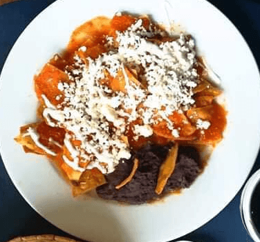 Chilaquiles con salsa de la casa