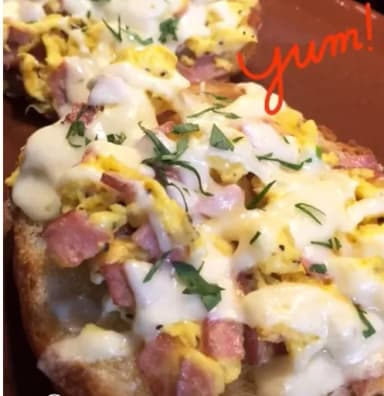 Croissant de Huevo con Tocino