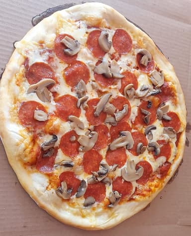 Pizza GRANDE de Peperoni con Champiñones