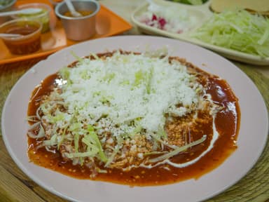 Enchiladas Rojas con Pollo