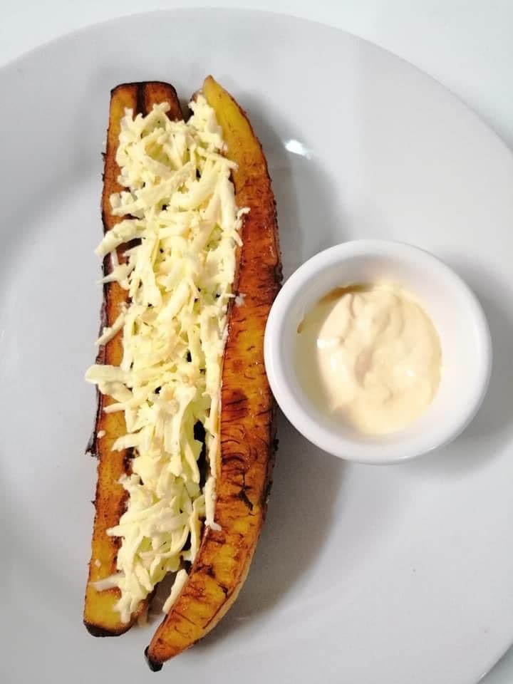 Plátano Maduro con Queso y Natilla.