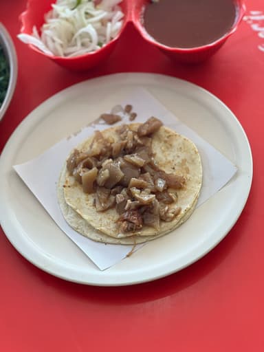 3 Tacos Carnitas Mas 1 Coca Cola de Lata