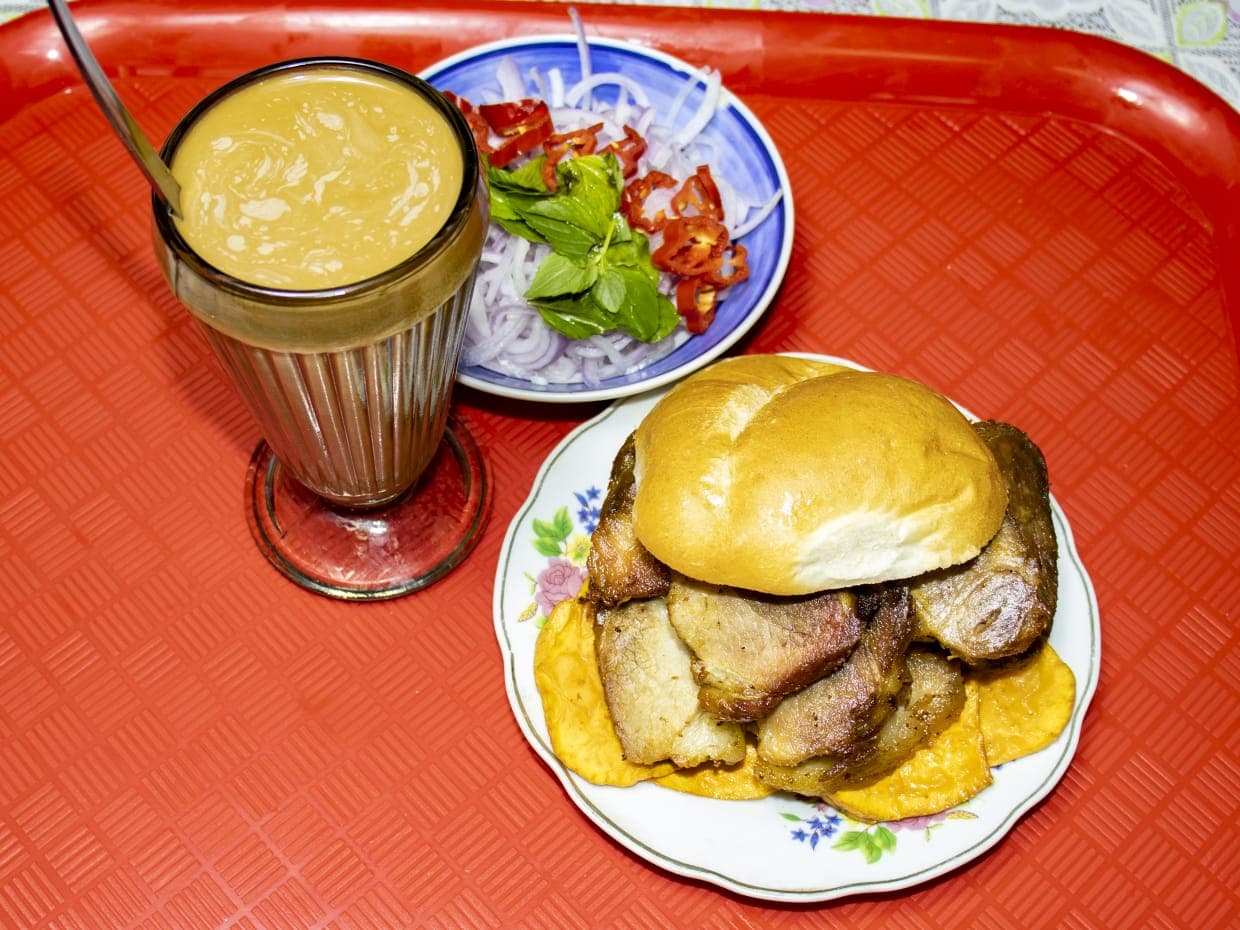 Combo Pan Con Chicharrón Más Café