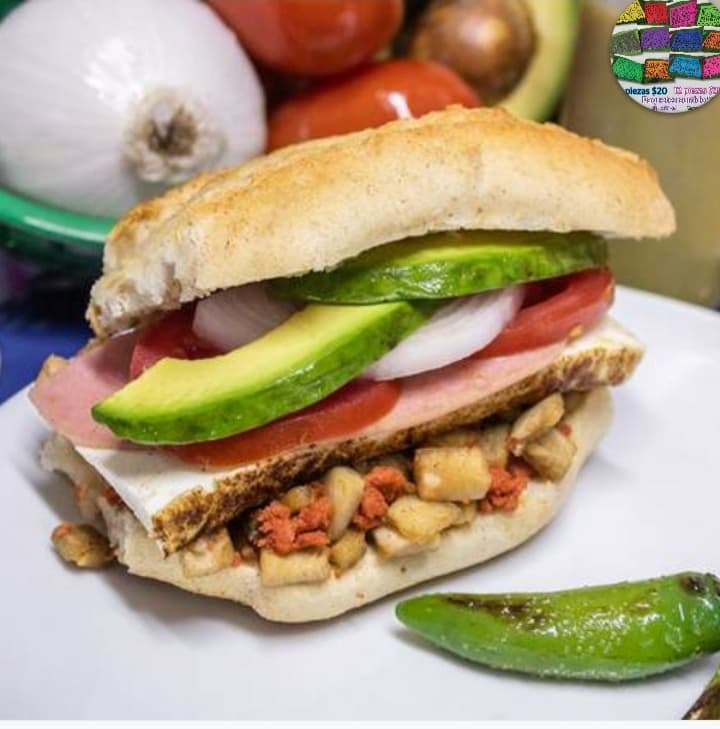 Torta de Carnitas