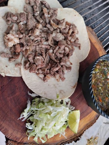 4 Tacos de Asada Maíz + Bebida