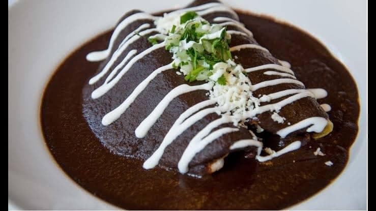 Enchiladas Mole Negro + Cola Cola