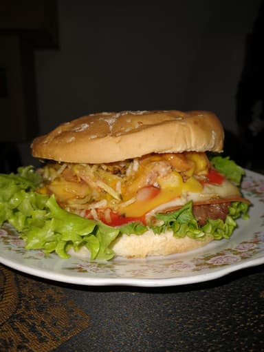 Hamburguesa Típica.