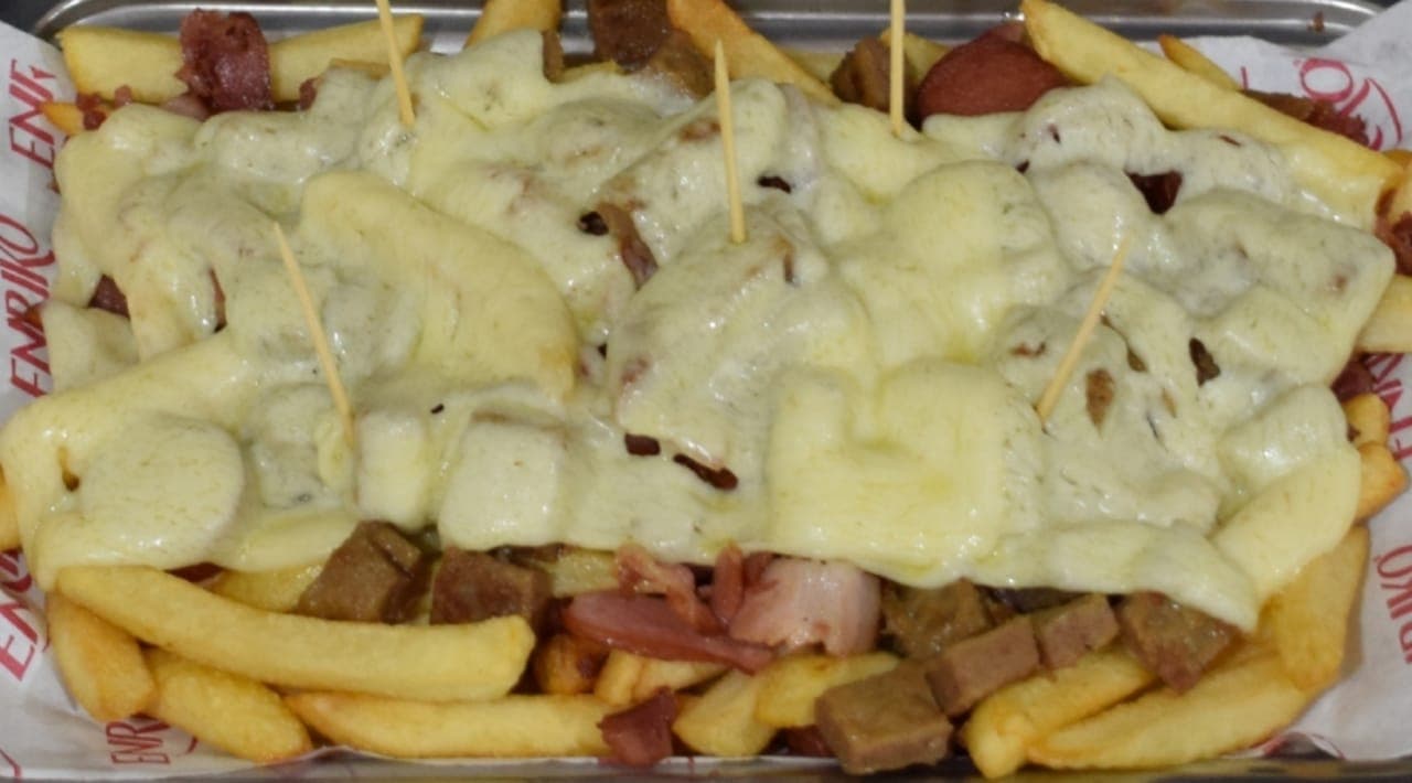 Salchipapa Gratinada