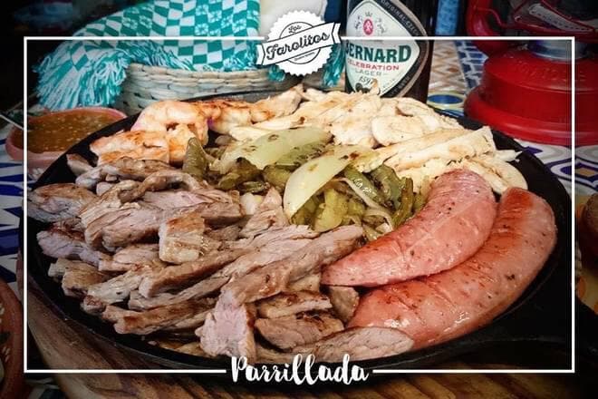 Parrillada para 3 personas incluye agua.