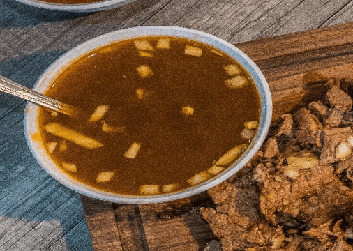 Consomé con Carne