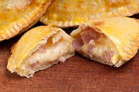 Empanada de Queso con Jamón