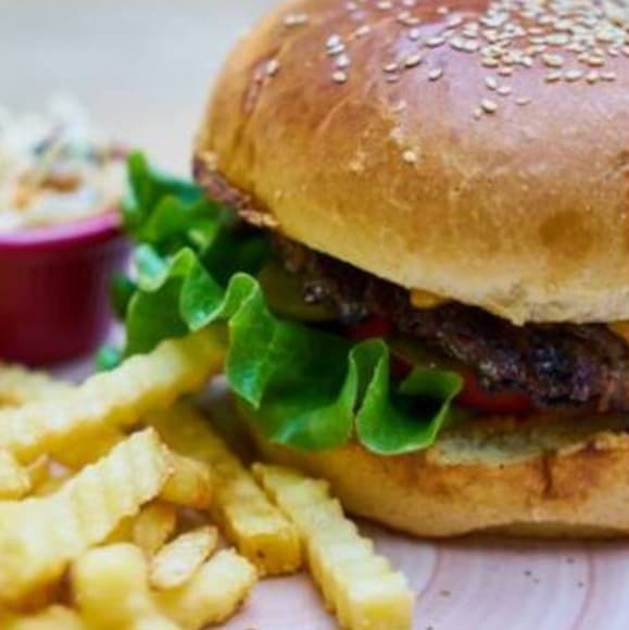 Hamburguesa Especial y Refresco en Lata