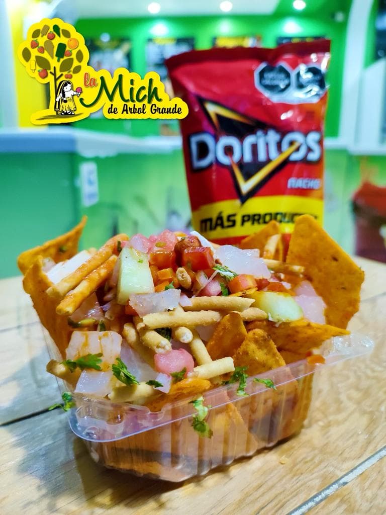 Combo Dorilocos + Agua de sabor