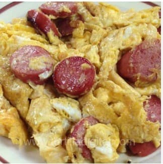 Huevos con salchichas