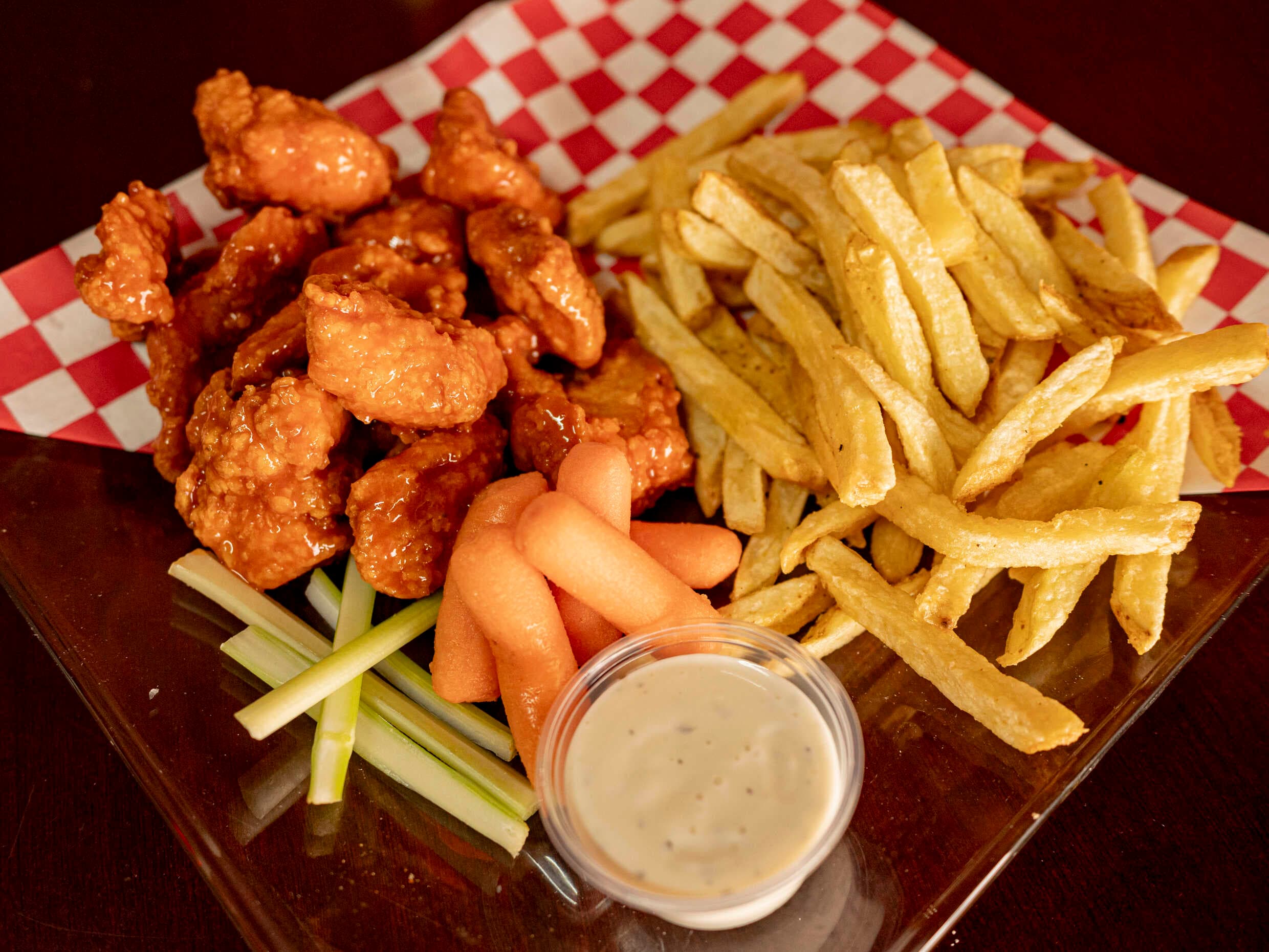 Combo Boneless 10 PZAS y Fries