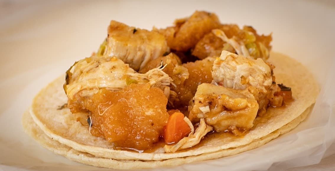 TACO DE CHICHARRON EN ESCABECHE