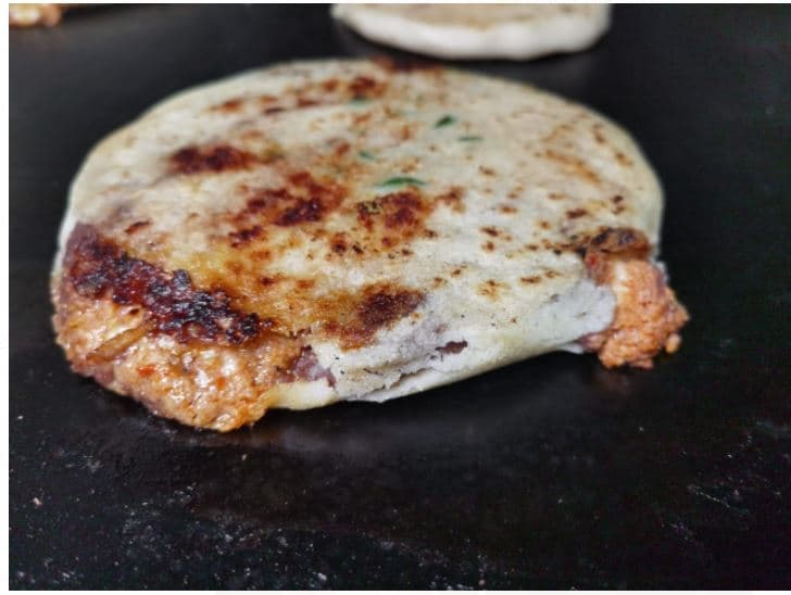 2 Pupusas Chicharrón Con Queso