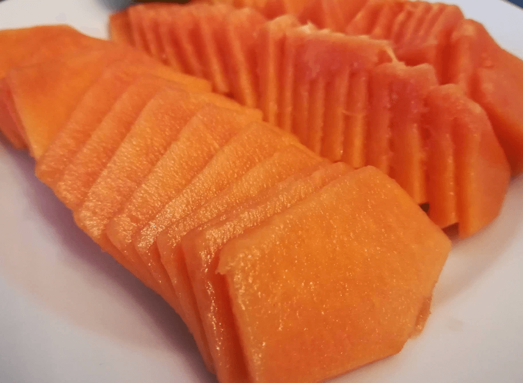 Plato de papaya con queso cottage
