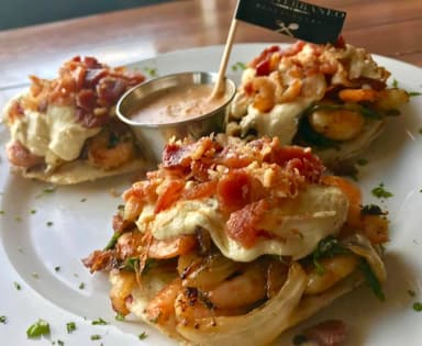 Volcanes de Camarón con Tocino y Queso