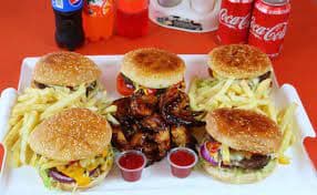 4  Burger 16 Alitas o Boneless y bebida 2 lts